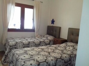 公寓, 2 间卧室 | 2 多间�卧室、遮光窗帘、床单