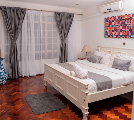 Apartment, 1 Queen Bed, Non Smoking | 1 bedroom, individually decorated, individually furnished. Sherry Homes Zana 2