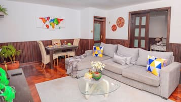 Apartment, 1 Queen Bed, Non Smoking | Living area | 32-inch TV with satellite channels