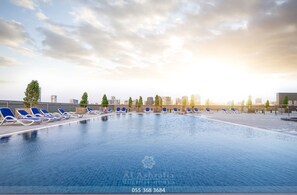 Outdoor pool - OSKENA Vacation Homes- Elite 10 Residential (Dubai)