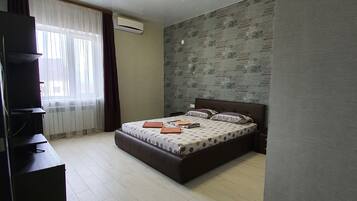 ห้องดีลักซ์ (Queen with Two Queen Beds) | 1 ห้องนอน, ผ้าม่านกันแสง, Wi-Fi ฟรี, ผ้าปูที่นอน