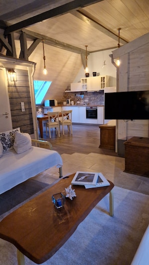 32-inch flat-screen TV with satellite channels, TV - Apartmenthaus in Walle (Schwülper)