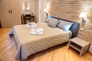 Premium bedding, desk, free WiFi, bed sheets - Little Rock (Gaeta)