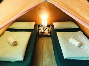Comfort-Zelt, Mehrere Schlafzimmer, Gemeinschaftsbad