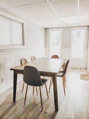 Deluxe Suite | In-room dining