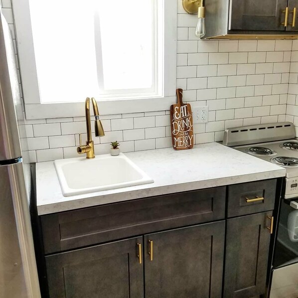 Suite, 1 chambre, coin cuisine | Coin cuisine privé