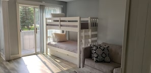Deluxe Suite | Living area | Flat-screen TV