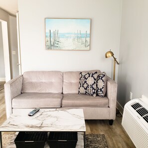 Deluxe Suite | Living area