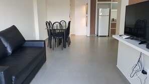 Appartement, 2 slaapkamers | Woonkamer | Lcd-televisie