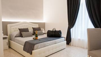 Chambre Double Supérieure | Minibar, coffres-forts dans les chambres, bureau