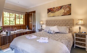Suite (Salvatore) | 1 slaapkamer, luxe beddengoed, individueel gedecoreerd