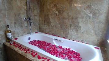 Luxury Room, 1 King Bed | Bathroom sink