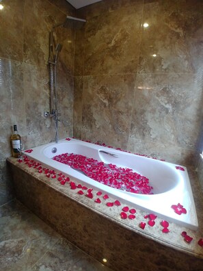 Luxury Room, 1 King Bed | Bathroom sink - Thai Hoa Riverside Hotel (Thai Hoa)