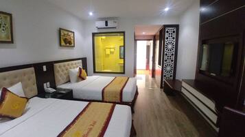 Basic Room | Minibar, desk, free WiFi