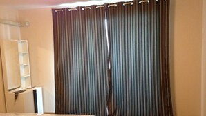 A bedroom with a bed, a wardrobe, and a mirror. - PLUM Condo Phaholyothin 89 (Thanyaburi)