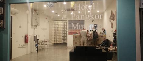 Facciata della struttura - sera/notte