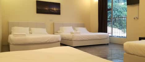 Family Suite, 6 Pax | Premium bedding, desk, iron/ironing board, rollaway beds