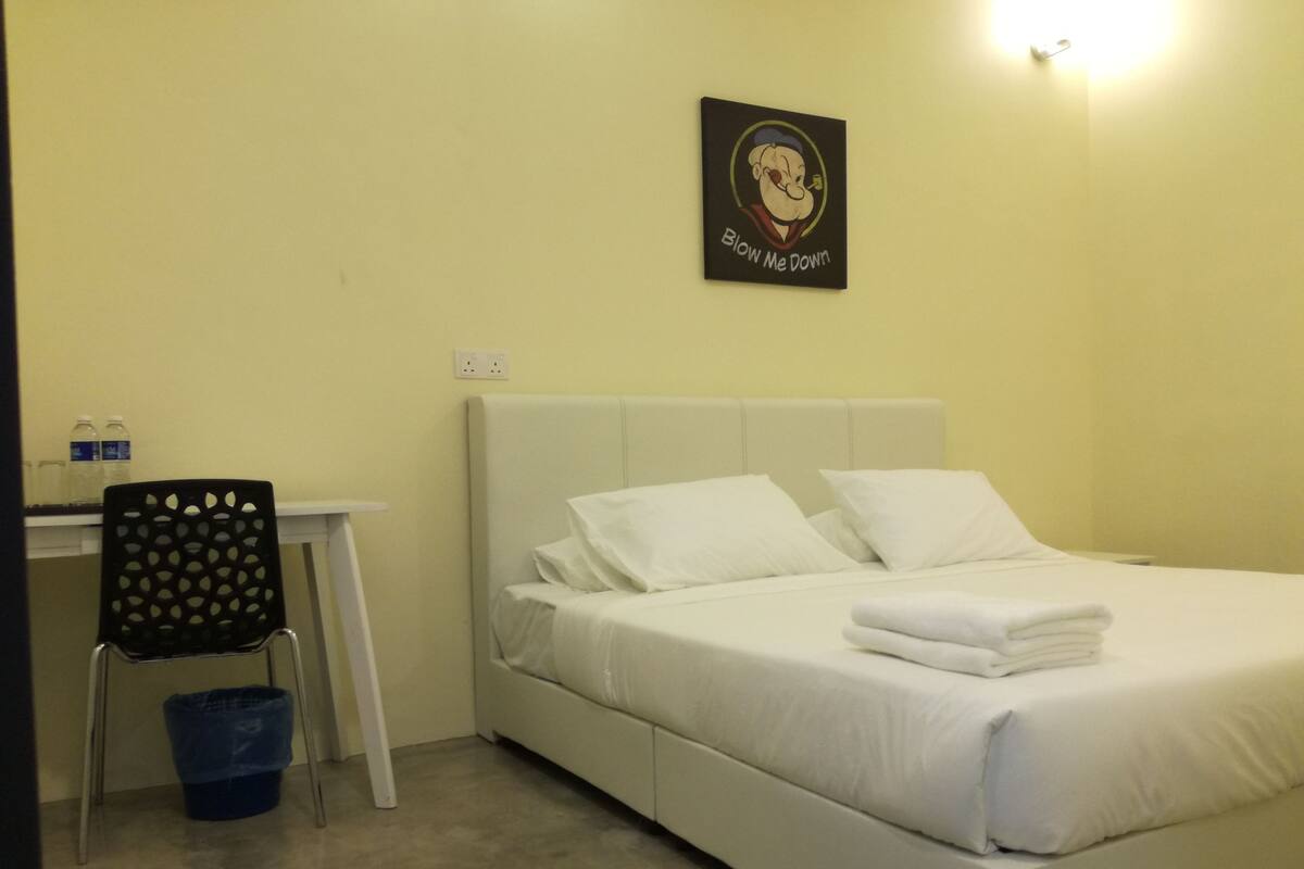 Deluxe Double Room, 1 King Bed, without windows | Premium bedding, desk, iron/ironing board (on request)