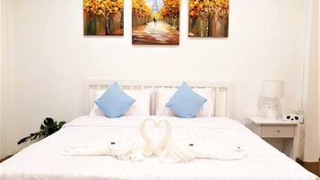 Deluxe Room, Non Smoking, Private Bathroom | Individually decorated, individually furnished, blackout drapes