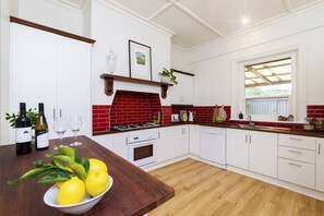 Cottage, 3 Bedrooms | Private kitchen | Full-size fridge, microwave, oven, stovetop - Pembury Cottage (Angaston)