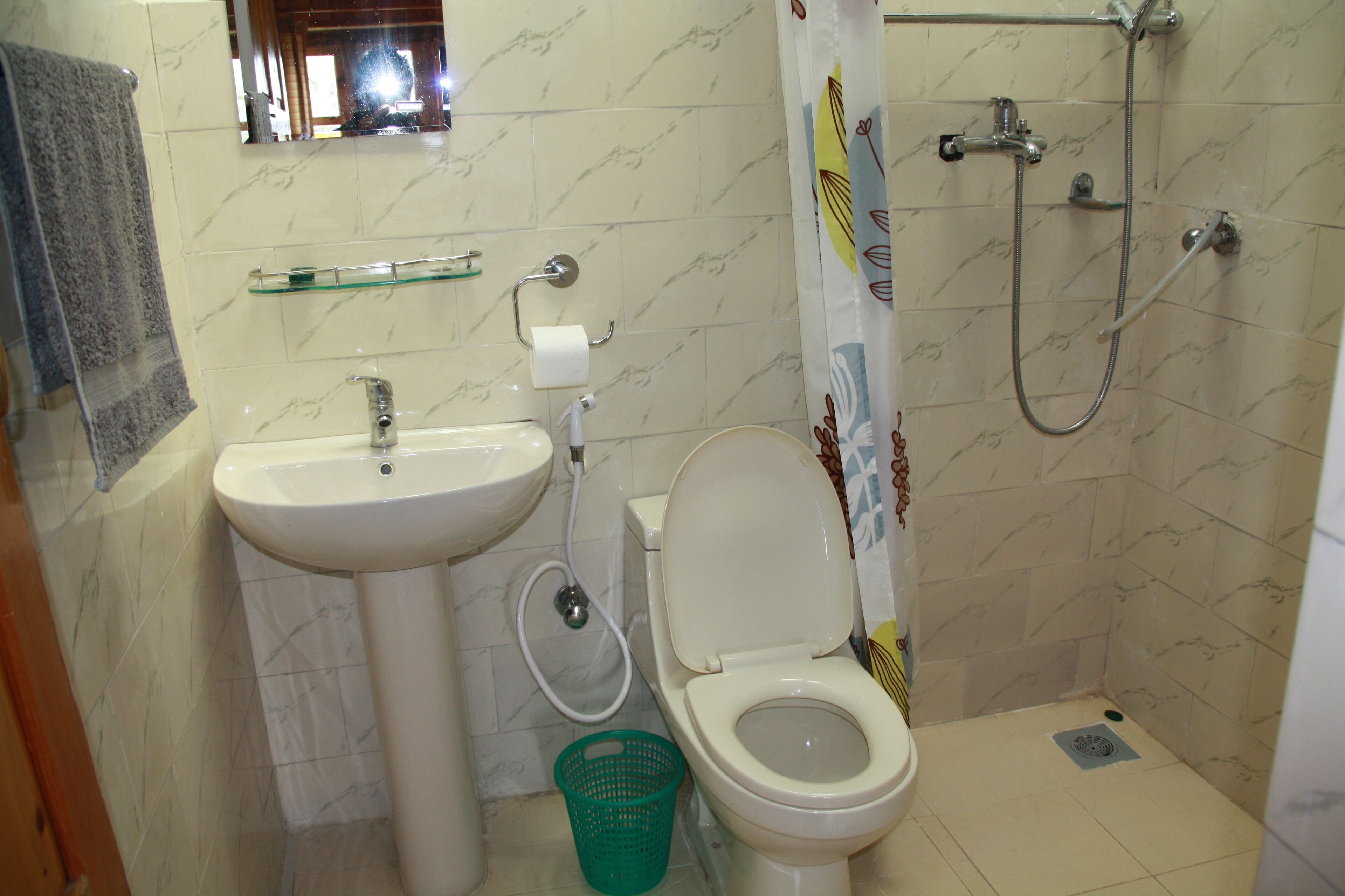 Shower, deep-soaking bathtub, free toiletries