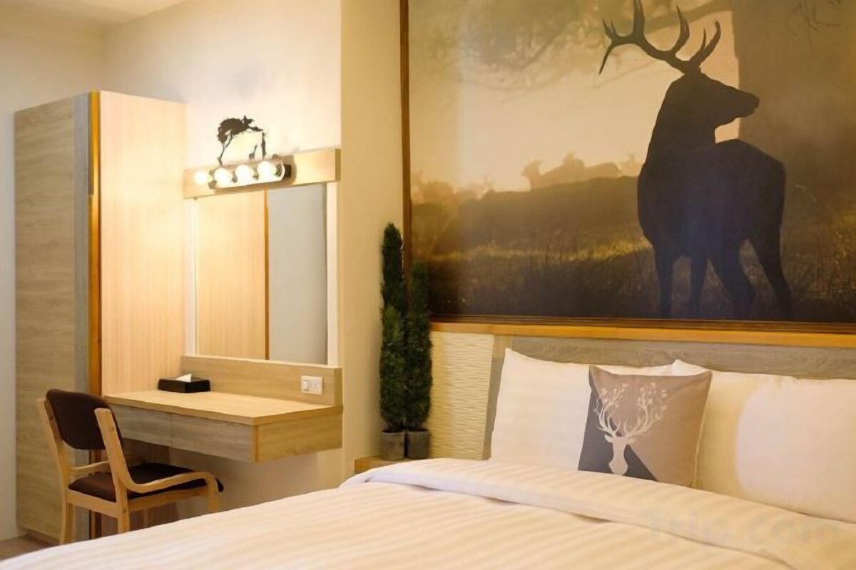 Blackout drapes, WiFi (free), bed sheets