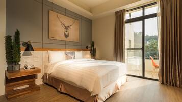 Blackout curtains, free WiFi, bed sheets