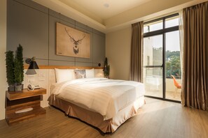 Blackout drapes, free WiFi, bed sheets - The Deer (Yuchi)