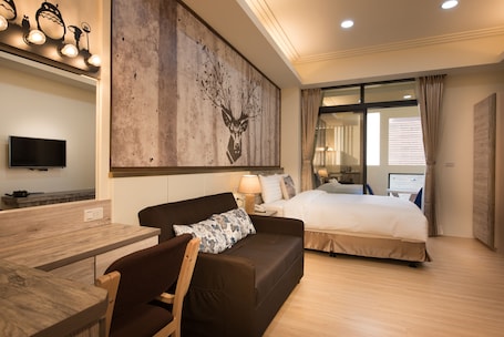 1 bedroom, blackout drapes, free WiFi, bed sheets