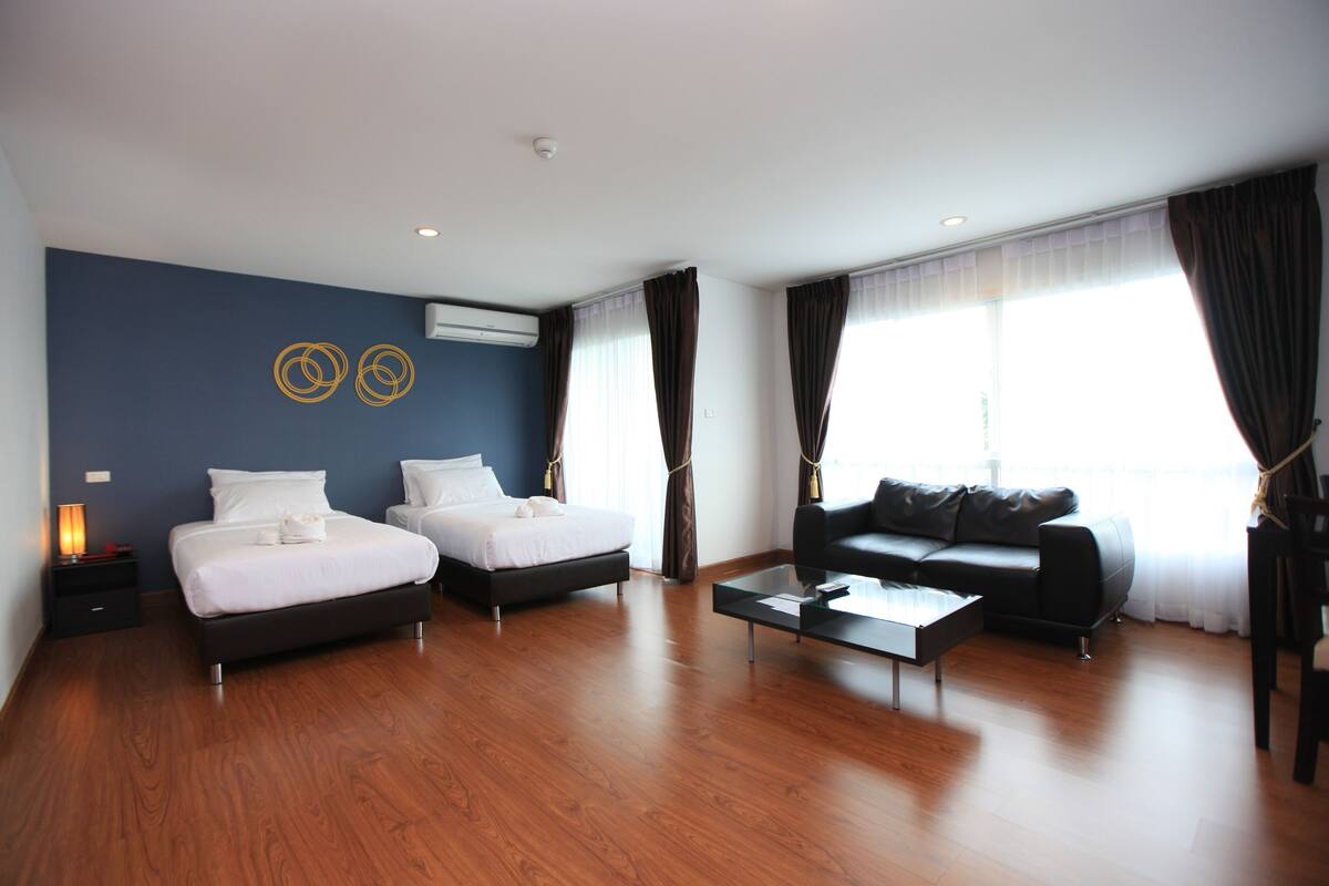 Select Comfort beds, minibar, in-room safe, desk