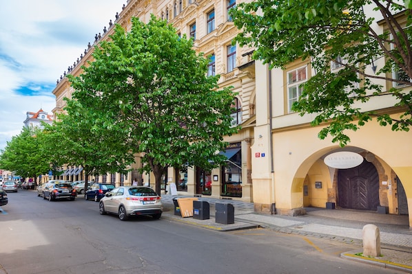 Exterior - Apartments Almandine (Prague)