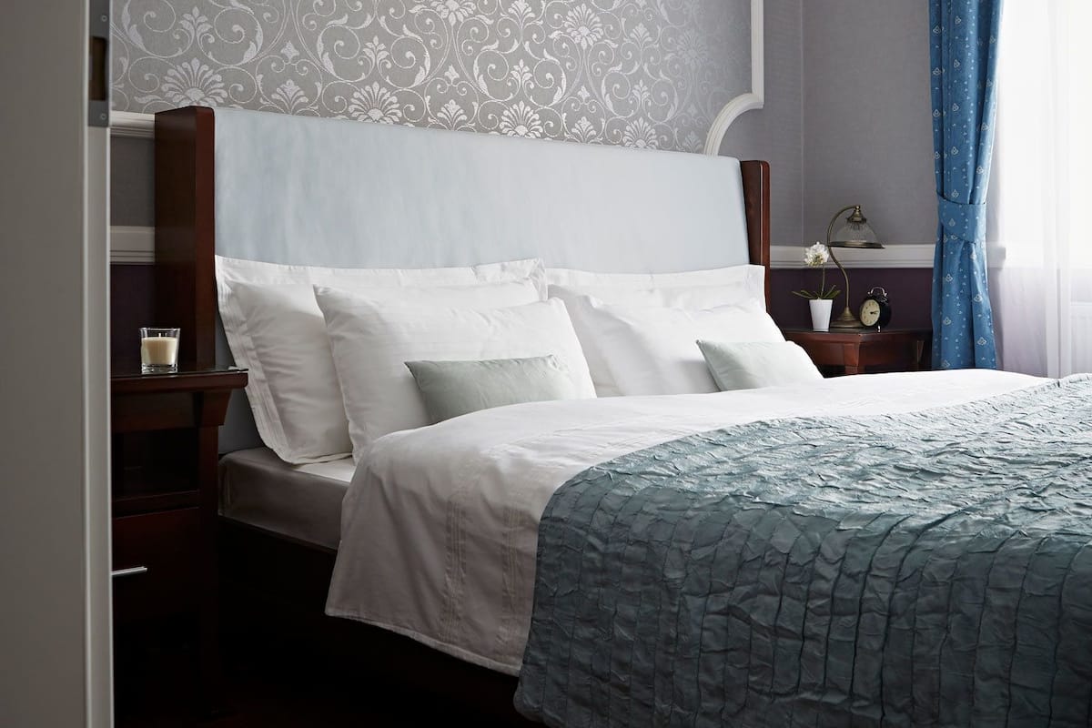 Deluxe Apartment, 2 Bedrooms | Iron/ironing board, free cots/infant beds, rollaway beds, free WiFi