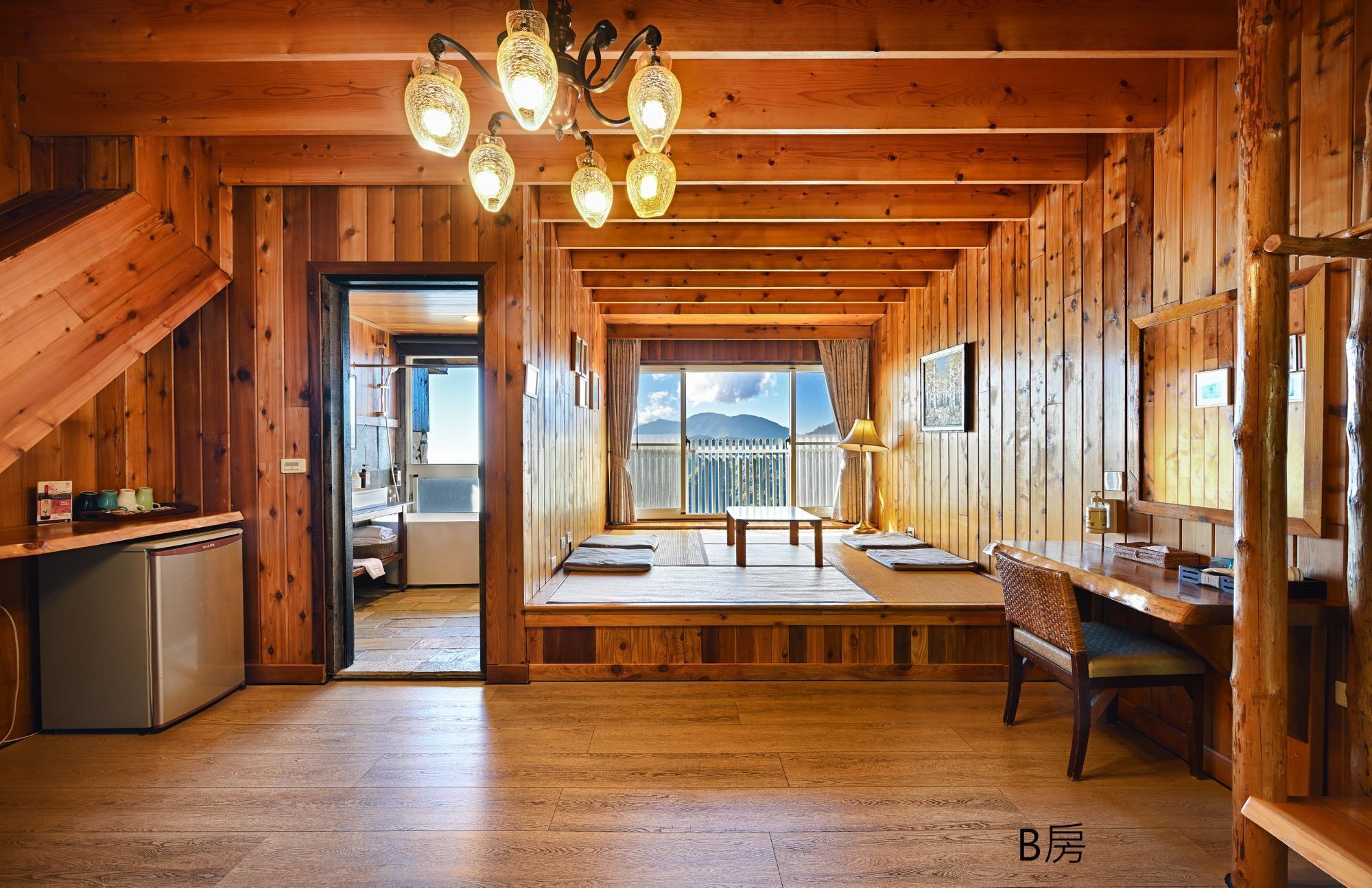 Signature Twin Room, Mountain View | 1 bedroom, blackout drapes, soundproofing, bed sheets