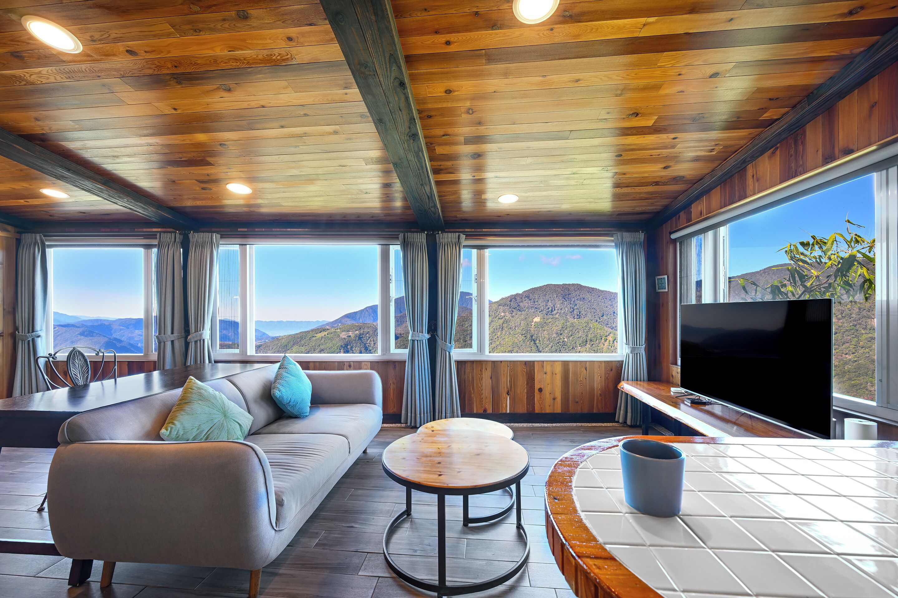 Panoramic Suite, 1 Bedroom | Living area