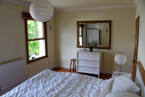 Basic House, 3 Bedrooms | 1 bedroom, desk, iron/ironing board, travel cot - Victorian House near Stadium (Cardiff)