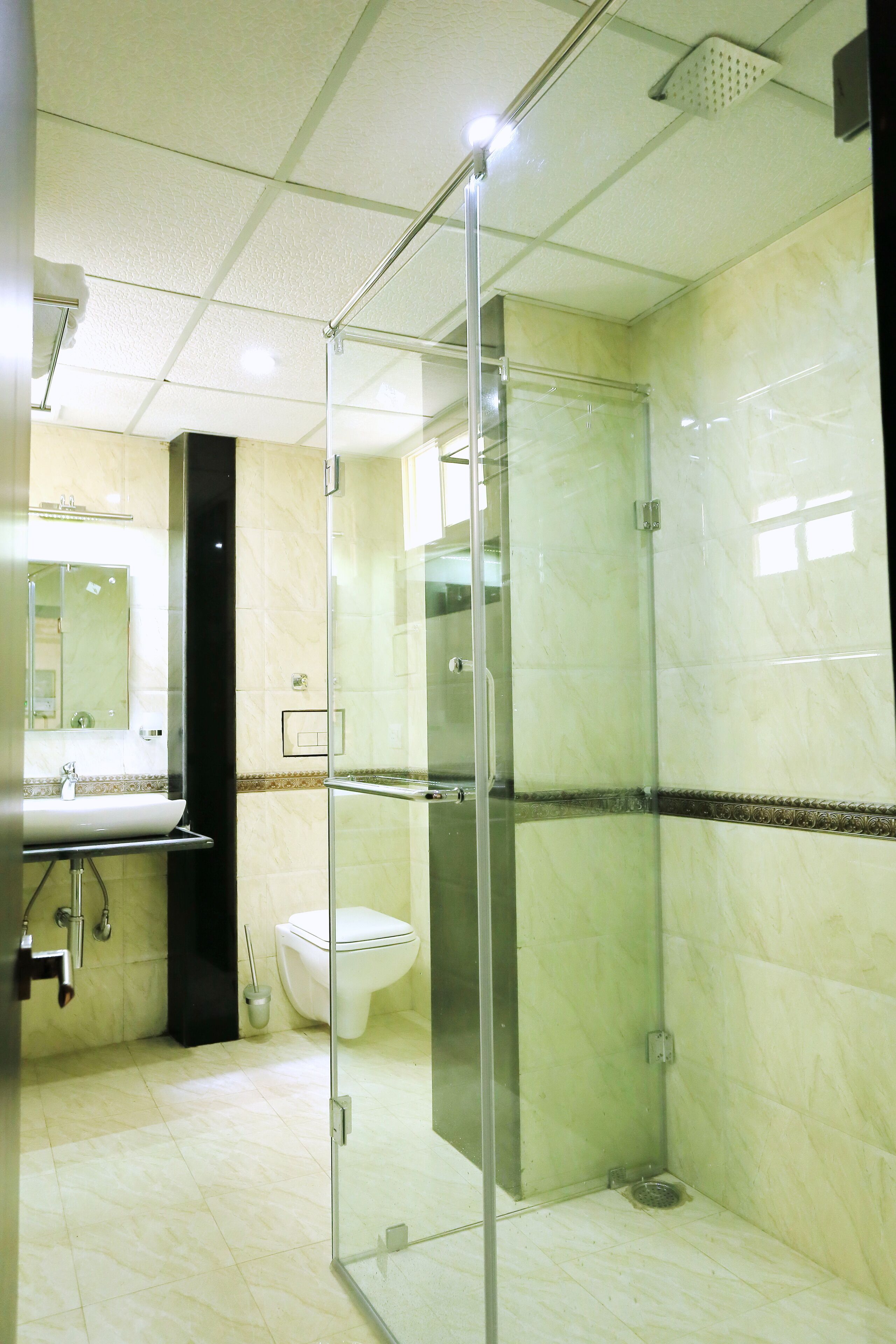 Standard Room | Bathroom | Shower, rainfall showerhead, free toiletries, slippers