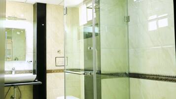 Standard Room | Bathroom | Shower, rainfall showerhead, free toiletries, slippers