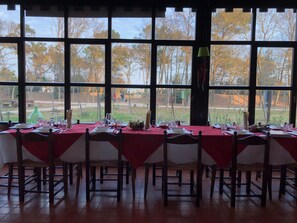 Mittagessen und Abendessen, lokale Küche