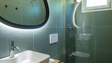 Doppelzimmer, Terrasse | Badezimmer