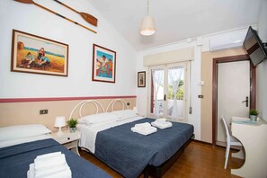 Superior-Dreibettzimmer | Schreibtisch, kostenloses WLAN, Bettwäsche