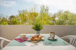 Desk, free WiFi, bed sheets - Hotel La Villa (Cervia)