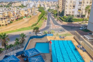 Seasonal outdoor pool, pool umbrellas, sun loungers