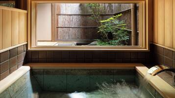 House, Non Smoking | Bathroom | Separate tub and shower, deep soaking tub, free toiletries, hair dryer