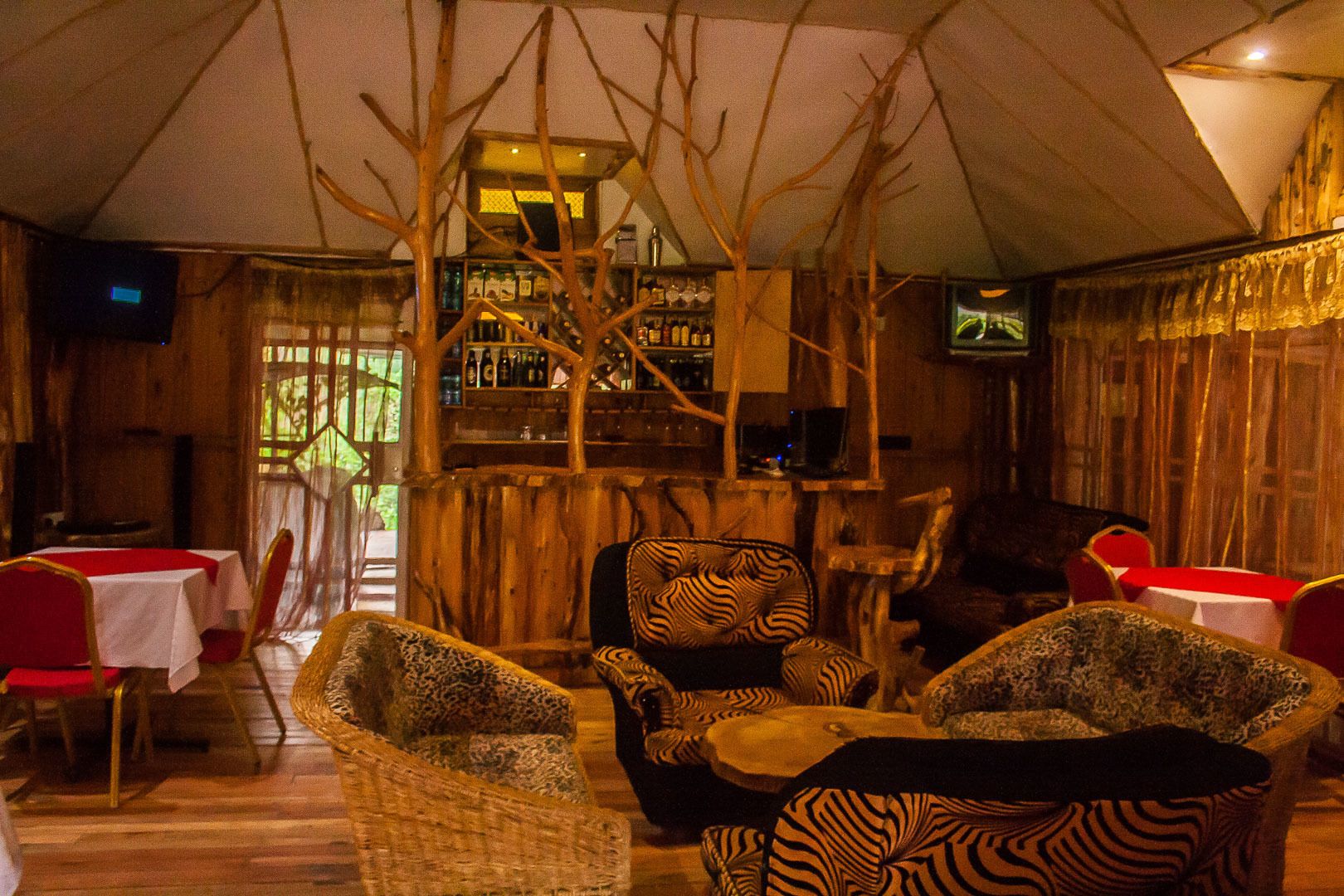 Breakfast, lunch, dinner served; international cuisine 