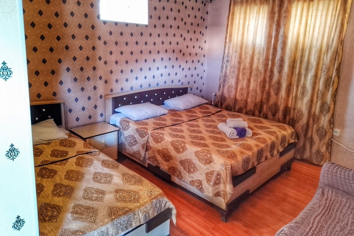 Ropa de cama de alta calidad, escritorio, sistema de insonorización