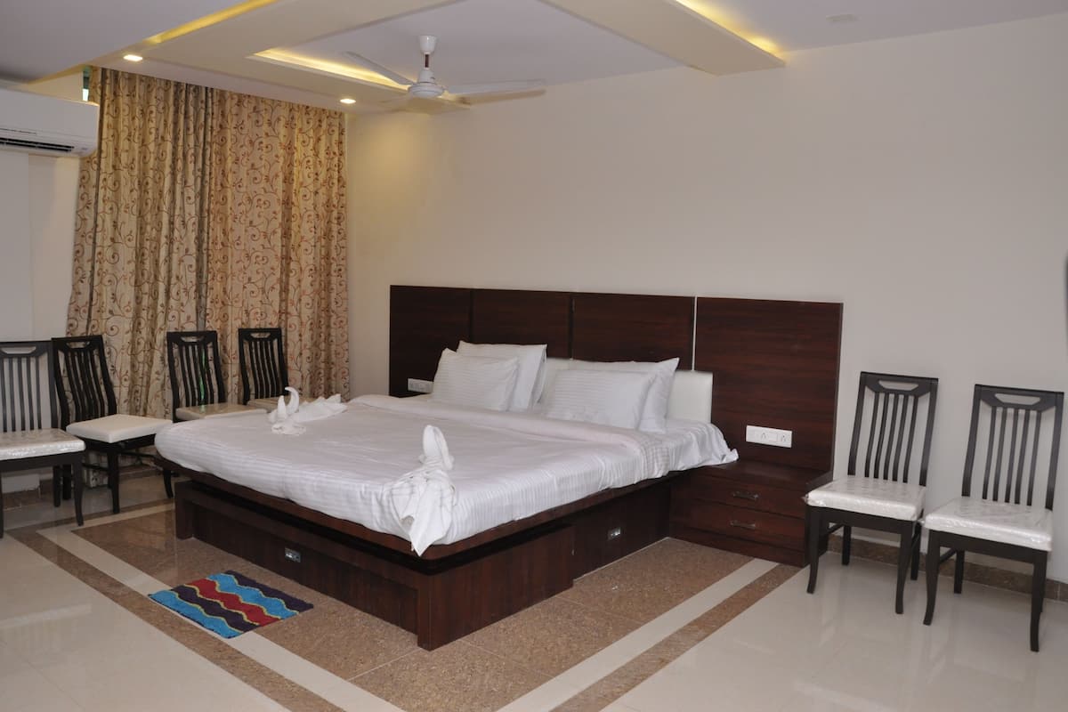 Phòng Suite Executive, 1 phòng ngủ, tủ lạnh, quang cảnh thành phố | Bộ đồ giường cao cấp, bàn