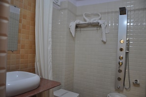 Đồ dùng nhà tắm miễn phí, khăn tắm