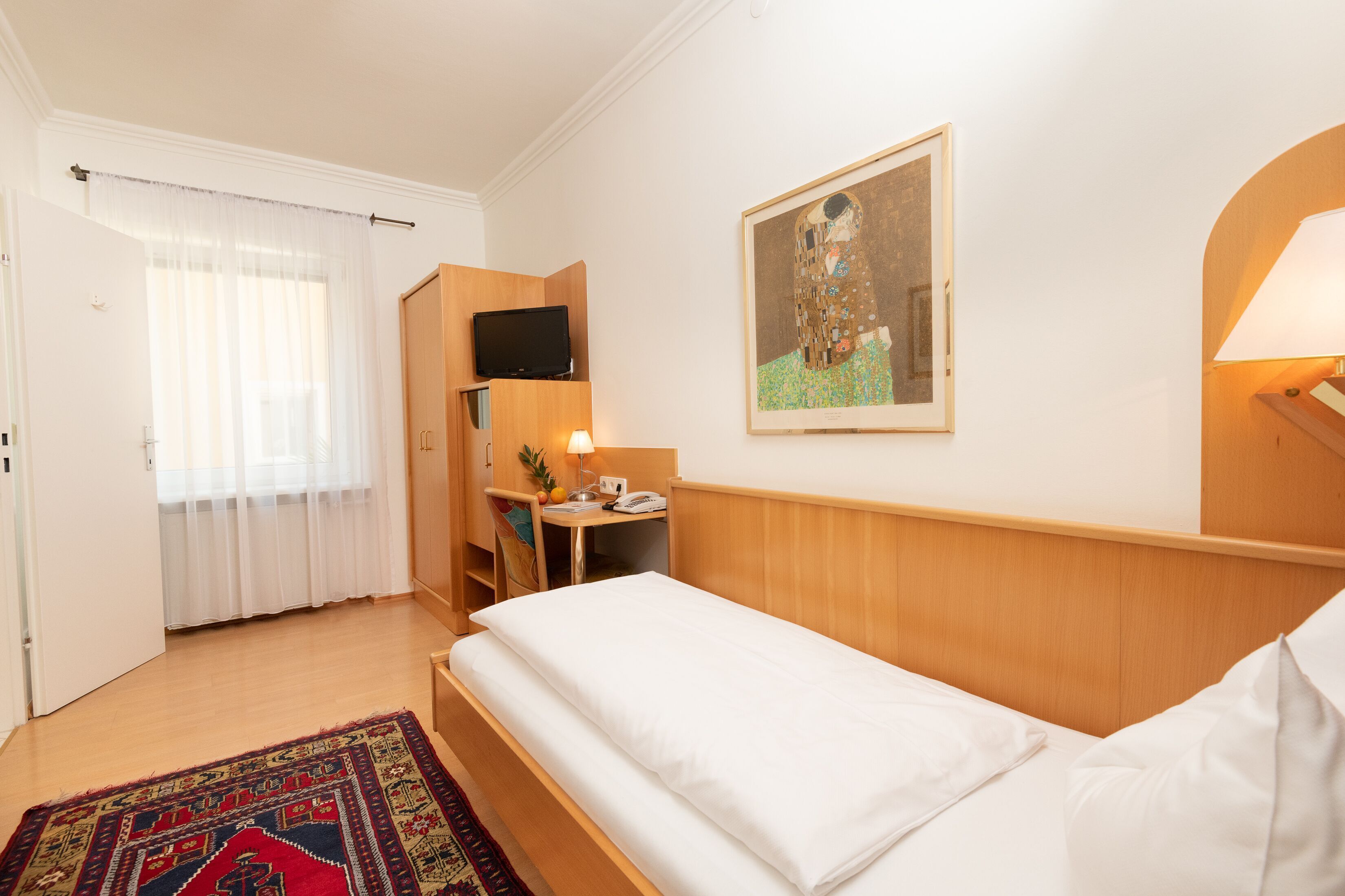Minibar, in-room safe, desk, free WiFi