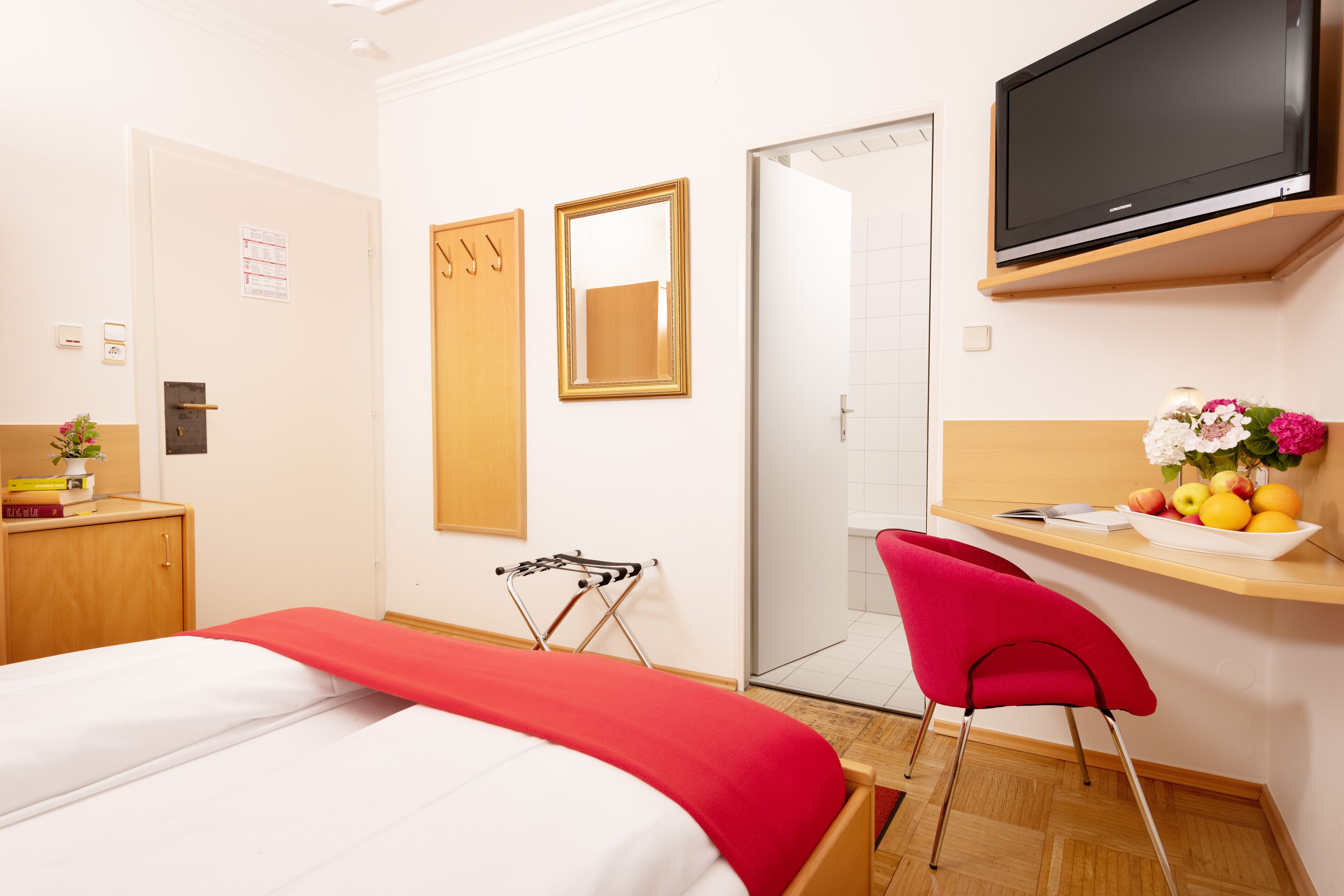 double room | minibar, in-room safe, desk, free wifi