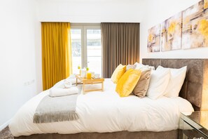 Een strijkplank/strijkijzer, gratis wifi, beddengoed